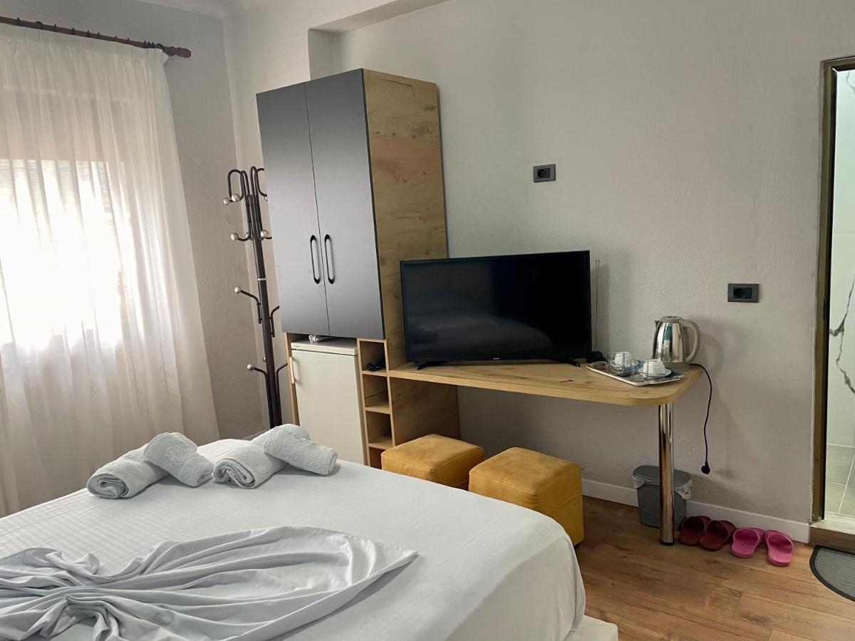 Central Room Private Entry And Bathroom Tirana Extérieur photo