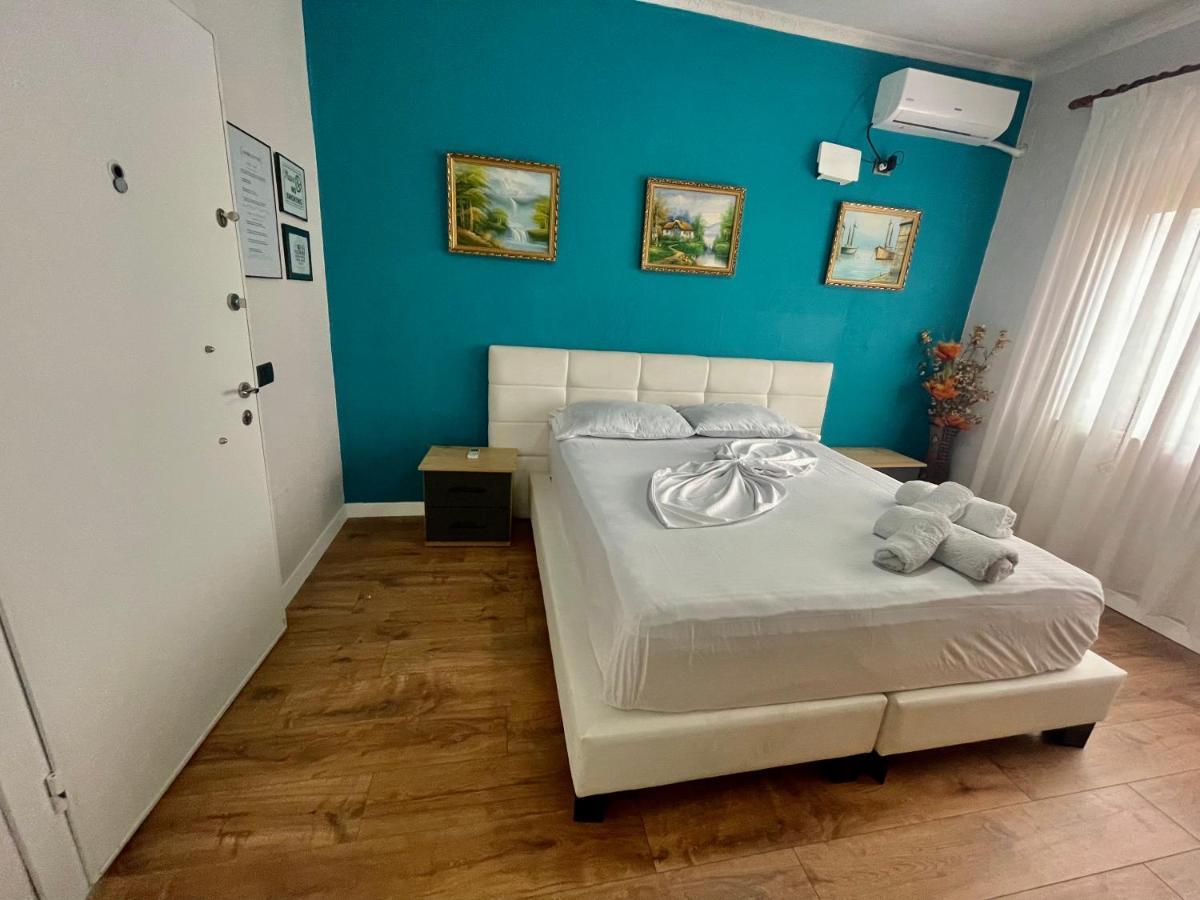 Central Room Private Entry And Bathroom Tirana Extérieur photo